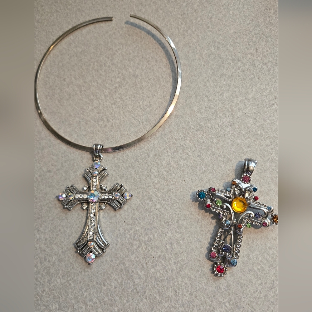 Beautiful Silver Choker With 2 Beautiful Crosses.